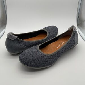 NWOT Bernie Mev Hazel Grey Flats